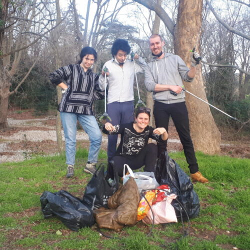 ramasser des déchets - GreenMinded - cleanwalk - fillthebottle - ramassage déchets nature plage parc